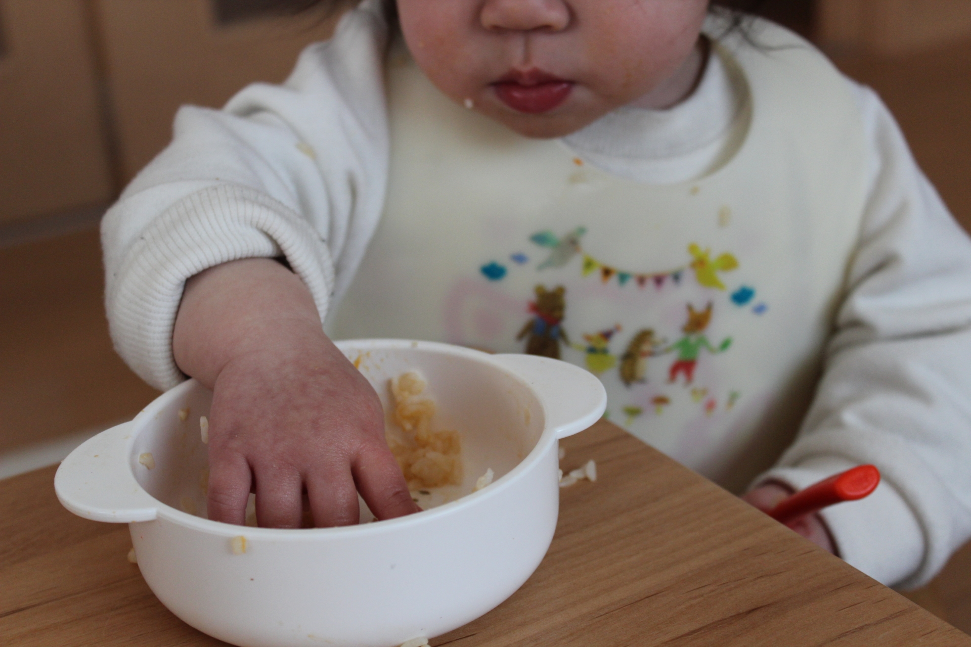 【赤ちゃんの手づかみ食べ】離乳食中期の赤ちゃんの食事について