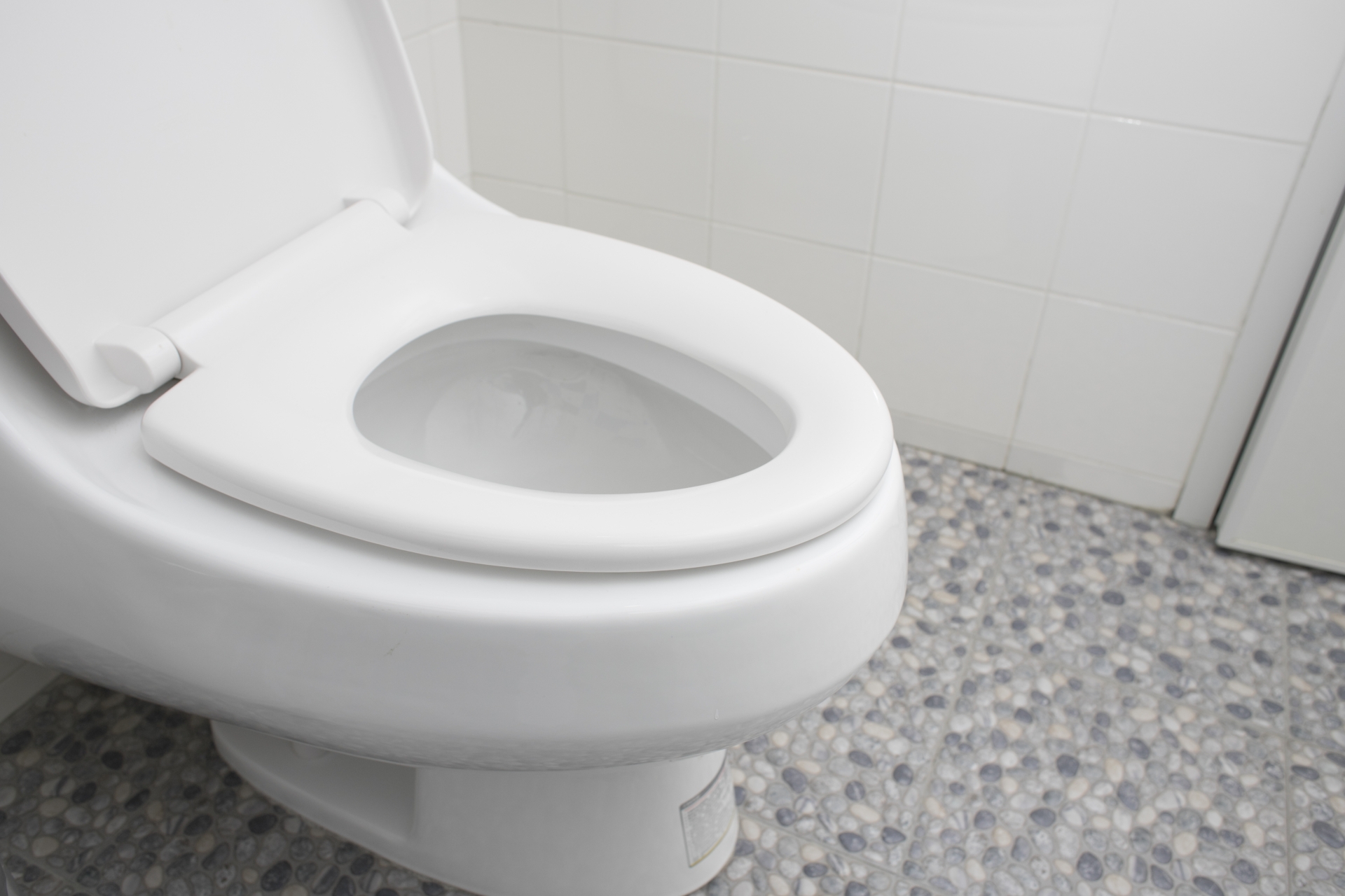 トイレの便器についたがんこな尿石を簡単に落とす方法を教えます