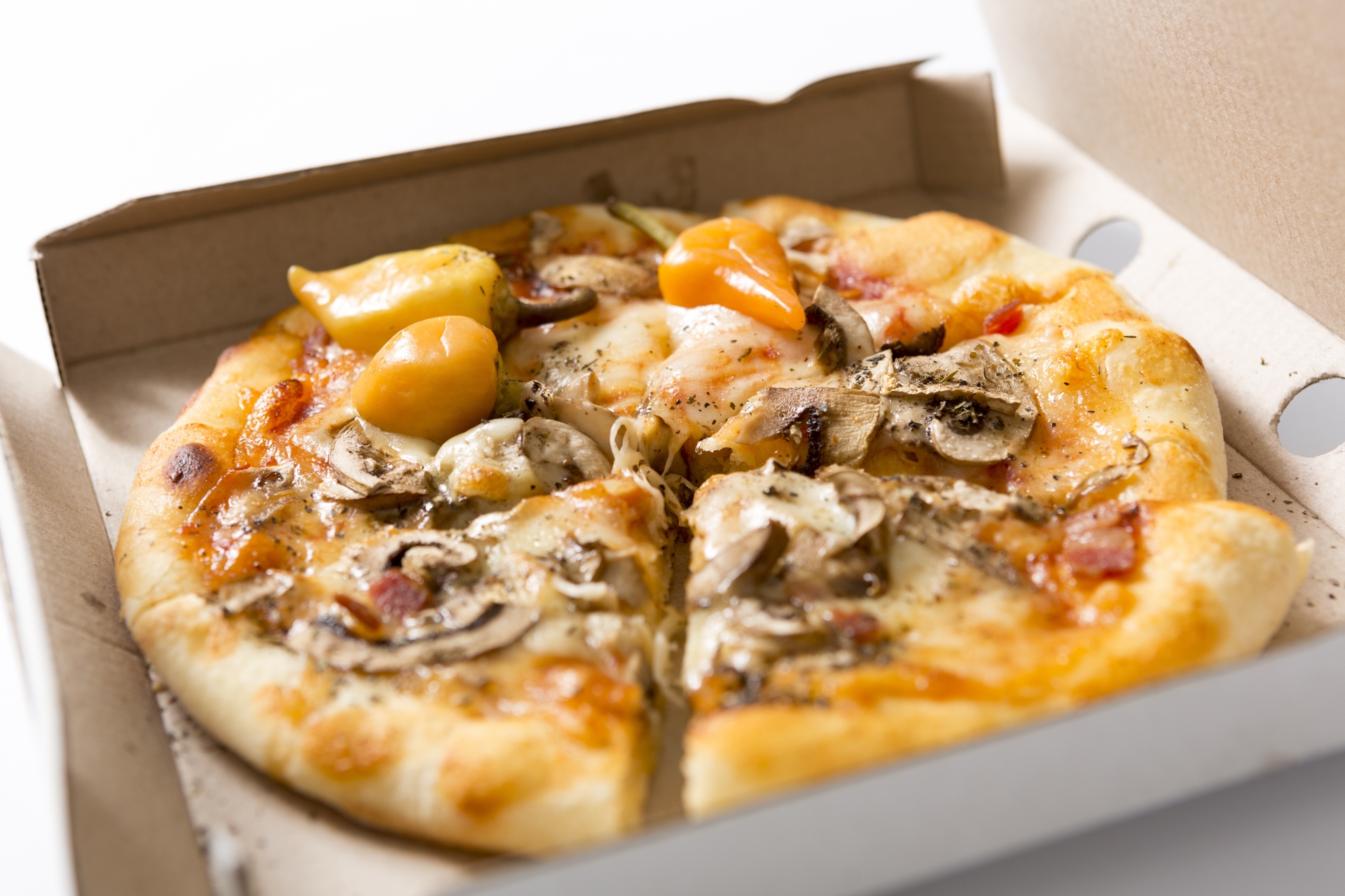 日本の宅配ピザが高いと言われるのはなぜ？その理由を徹底調査
